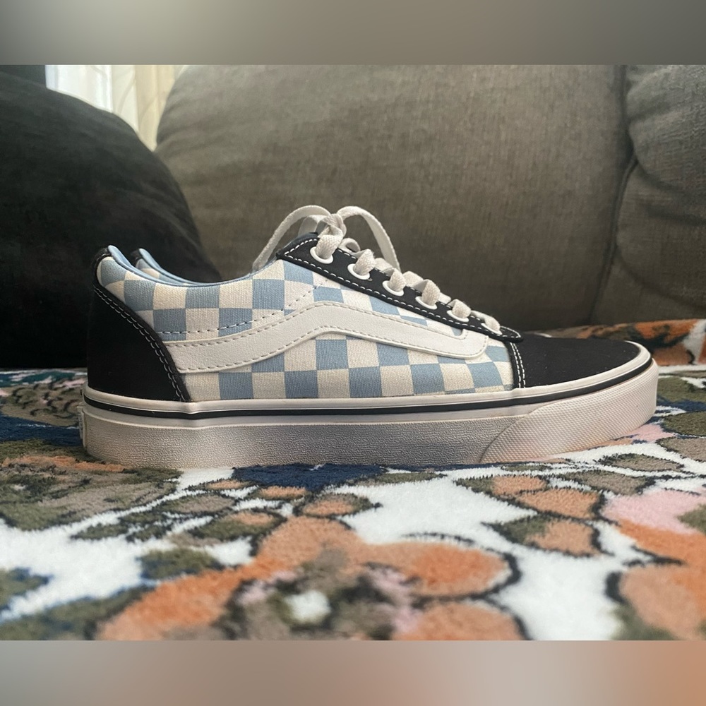 Vans. 7.5 women’s.